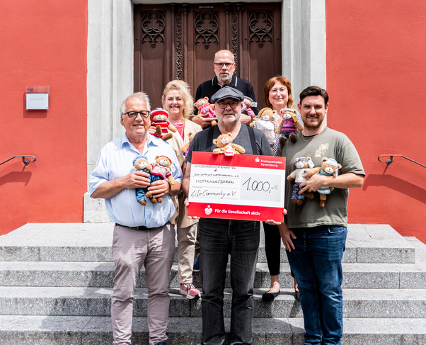 Trägerverein LifeCommunity e. V. spendet Bären für Ravensburg