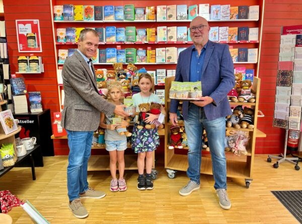 Bei der Osiander Buchhandlung Plochingen wurden schönsten HoffnungsBären prämiert